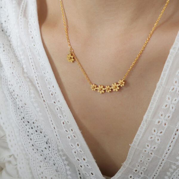 INS Women's Trendy Stainless Steel 18K Gold Plated Flowers Link Chain Necklace with Copper Choker Magritte Anniversary Gift