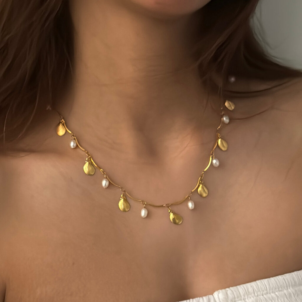 Hot Sale Custom Gold Plated Stainless Steel Sea Shell Necklace with White Imitation Pearl Link Beads for Parties and Weddings