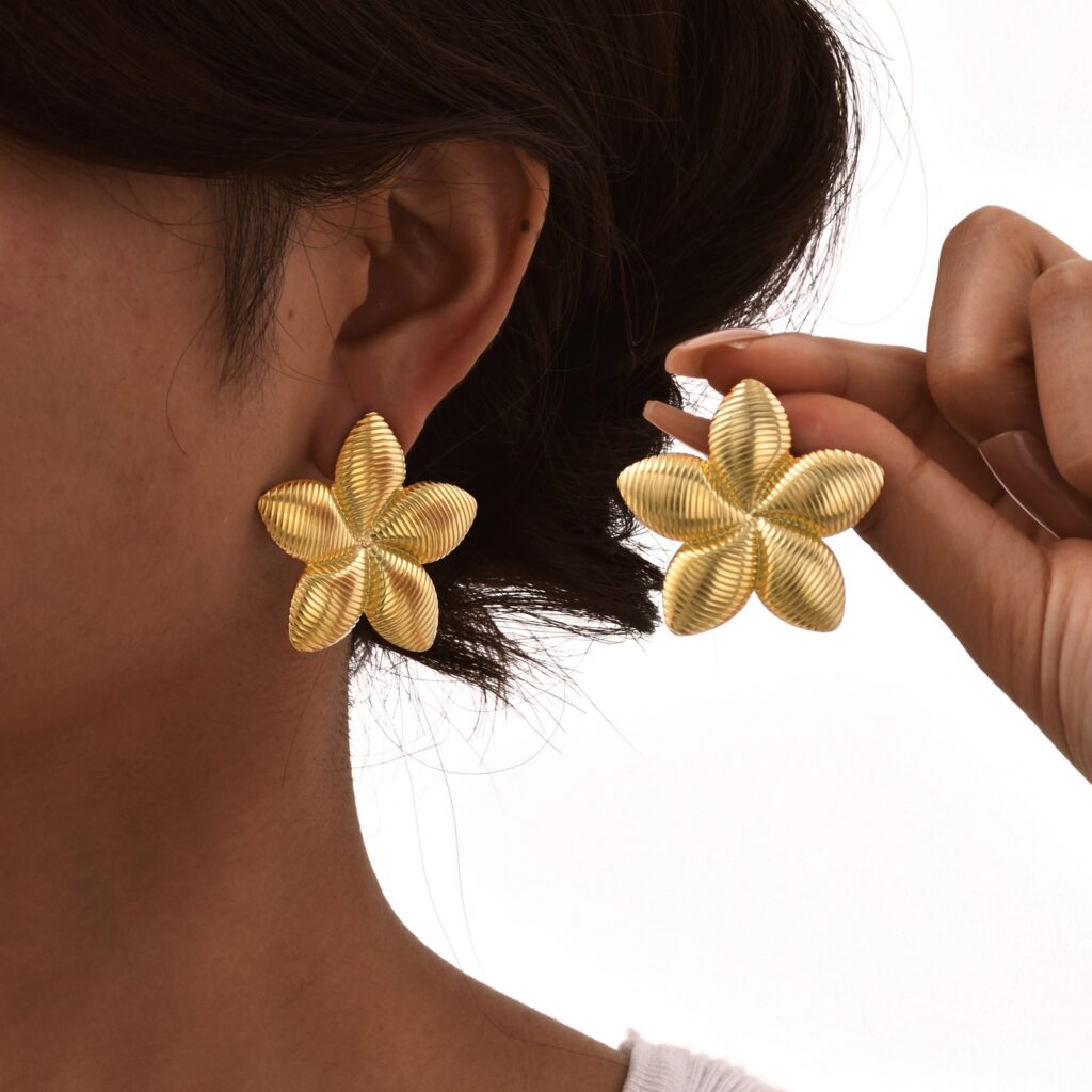 New Trendy Elegant Stainless Steel Jewelry for Women Gold Plated Tarnish-Free Flower Stud Earrings for Parties