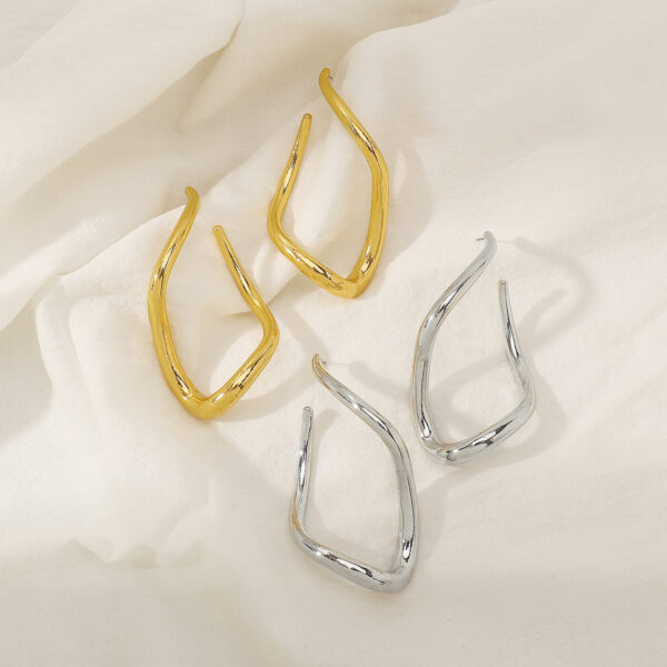 Exaggerated Irregular Twisted Earrings Retro Fashion Trend Personality Metal Jewellery Suitable for Women Party Wear - Image 3